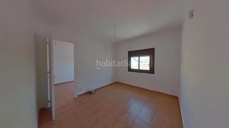 Foto fe80f428-a7ae-4b13-b3a1-1cd073f2bb45. Piso hospitalet de llobregat (l) (barcelona). "okupado" (no se puede visitar ni hipotecar). en Hospitalet de Llobregat (L´)