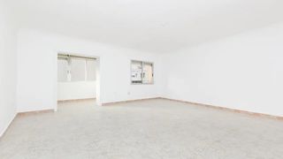 Flat  Rambla de sant jordi. Ripollet (barcelona). "okupado" (no se puede visitar ni hipoteca