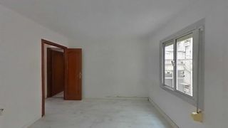 Pis  Carrer miguel de cervantes. Mollet del vallès (barcelona). "okupado" (no se puede visitar ni