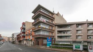 Office space  Avinguda de valència. Molins de rei (barcelona). "okupado" (no se puede visitar ni hip