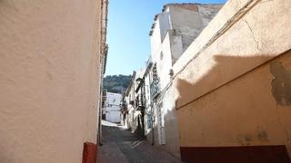 Casa  Calle peñuelas. Jaén (jaén). "okupado" (no se puede visitar ni hipotecar)