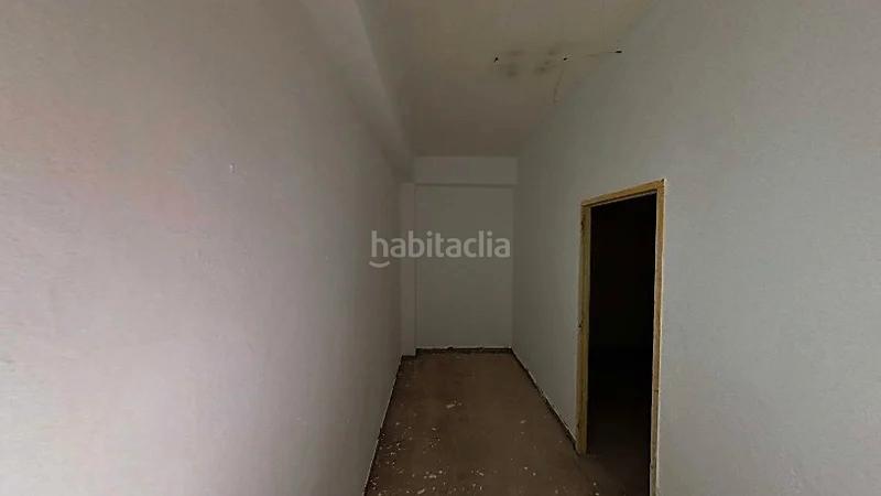 Foto 40e20d6f-e0e2-4b6f-b631-c16fb66104ee. Piso (). "okupado" (no se puede visitar ni hipotecar). en Sevilla