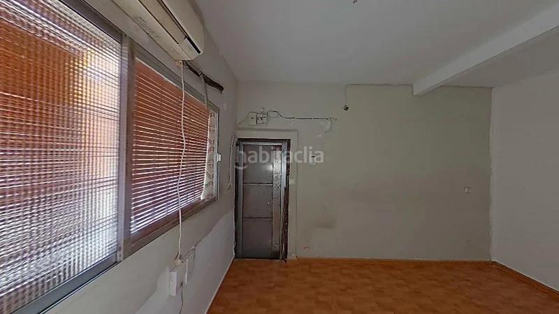 Foto 506c0fb4-30f5-4bde-b917-5513640c91f6. Piso (). "okupado" (no se puede visitar ni hipotecar). en Sevilla