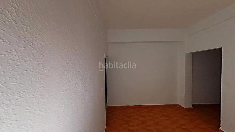 Foto 9ff35a43-ecf0-4942-94a7-13316854e95c. Piso (). "okupado" (no se puede visitar ni hipotecar). en Sevilla