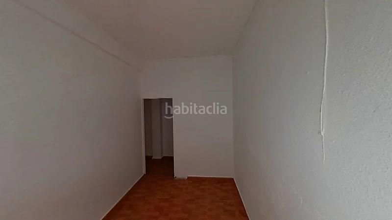 Foto df71b3d4-3073-4d08-b740-134783300433. Piso (). "okupado" (no se puede visitar ni hipotecar). en Sevilla