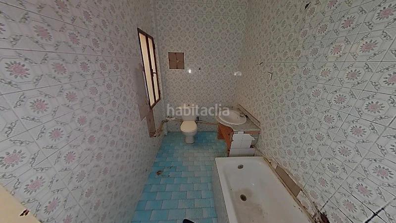 Foto f1783042-2ac4-4181-b476-fee1d52bab67. Piso (). "okupado" (no se puede visitar ni hipotecar). en Sevilla