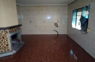Casa a schiera  Calle verbena. Andújar (jaén). "okupado" (no se puede visitar ni hipotecar).
