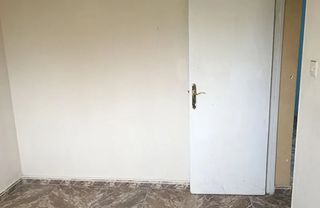 Pis  Calle higuera. Almería (almería). "okupado" (no se puede visitar ni hipotecar).