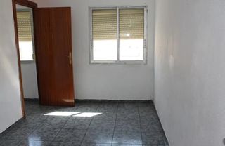 Pis  Calle pétalo. Almería (almería). "okupado" (no se puede visitar ni hipotecar).