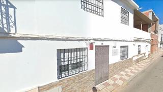 Casa adossada  Calle federico garcía lorca. Alcalá del río (sevilla). "okupado" (no se puede visitar ni hipo