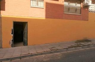 Local Comercial  Calle bernardo el de los lobitos. Alcalá de guadaíra (sevilla). "okupado" (no se puede visitar ni