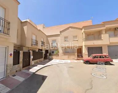 Foto 85d66ff2-f1a6-474a-b9f3-08c1da1620d4. Casa adossada a Adra