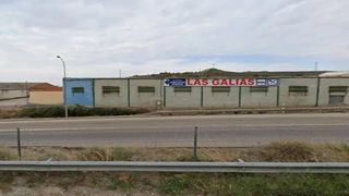 Fabrikhalle  Calle val de la horca. Zuera (zaragoza). "okupado" (no se puede visitar ni hipotecar).