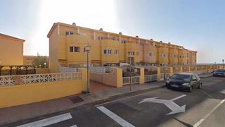 Casa adossada  Calle polca majorera. Antigua (las palmas de gran canaria). sin posesión “ocupado” (no