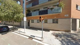 Appartement  Carrer de rosa sensat. Barcelona (barcelona). sin posesión “ocupado” (no se puede visit