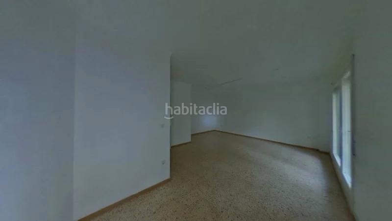 Foto 9543fb4b-3baa-47b9-a797-1146e377fe3c. Piso (gerona). "okupado" (no se puede visitar ni hipotecar). en Figueres