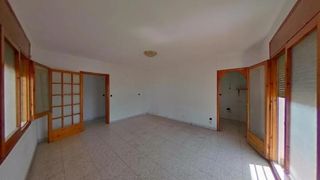 Chalet  Carrer de corbera. Rubí (barcelona). "okupado" (no se puede visitar ni hipotecar).