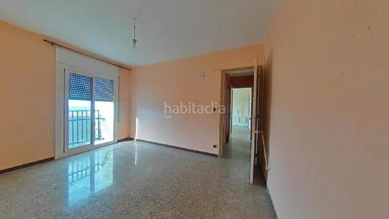 Foto def1c57d-8d8c-4e78-9d68-221657f167b7. Piso (barcelona). "okupado" (no se puede visitar ni hipotecar). en Mataró