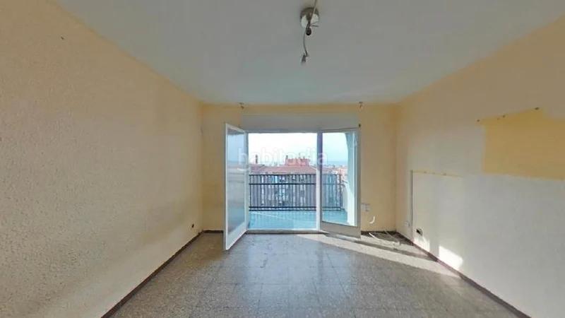 Foto e771cfe7-4d8d-4f22-8e18-101fb5199776. Piso (barcelona). "okupado" (no se puede visitar ni hipotecar). en Mataró