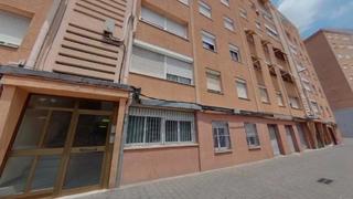 Pis  Urbanització pinar. Rubí (barcelona). "okupado" (no se puede visitar ni hipotecar).