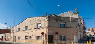 Casa  Carrer cartago. Sabadell (barcelona). "okupado" (no se puede visitar ni hipoteca