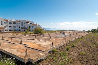 Edifici  Calle la línea de la concepción. Edificio en construcción situado en alcaidesa cortijo,