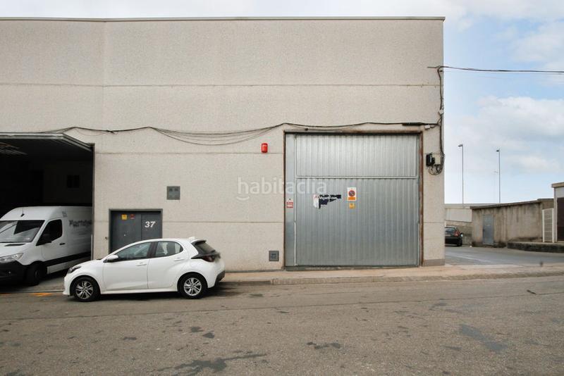 Foto 60a5e22b-cebc-412c-99ef-2b145a7466bc. Nave industrial (barcelona ). "okupado" (no se puede visitar ni hipotecar). en Terrassa