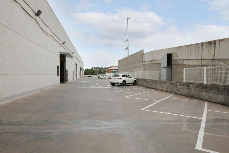 Foto cfdd7117-8f96-47bc-bca9-e99f9f2f8ee0. Nave industrial (barcelona ). "okupado" (no se puede visitar ni hipotecar). en Terrassa