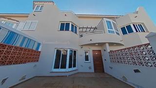 Chalet  Calle clavellina. Oliva (la) (las palmas de gran canaria). "okupado" (no se puede