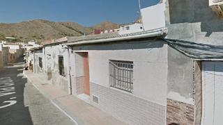 Casa adossada  Calle vía crucis. Callosa de segura (alicante). "okupado" (no se puede visitar ni