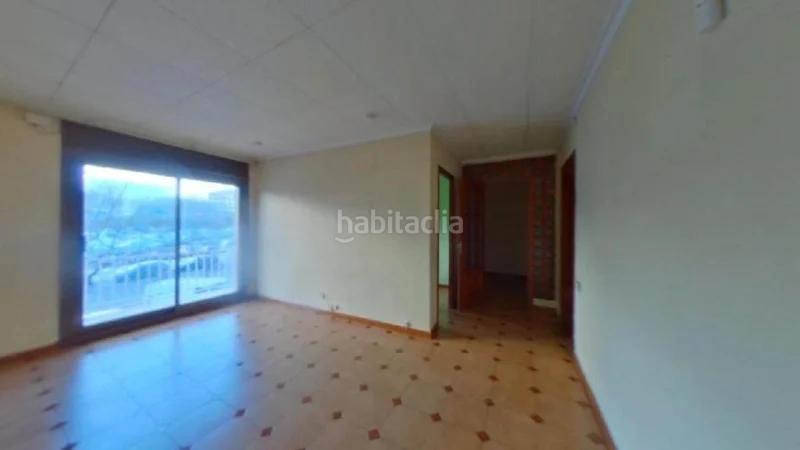 Foto e2d53442-5db8-4347-acd0-86edcd0b653e. Piso (barcelona). "okupado" (no se puede visitar ni hipotecar). en Mataró