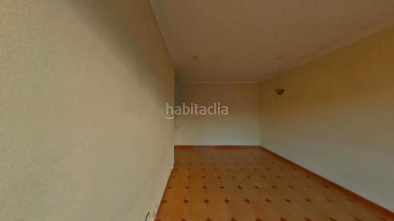 Foto e688e0c9-ecbc-4a08-ae09-d44b727e58fc. Piso (barcelona). "okupado" (no se puede visitar ni hipotecar). en Mataró