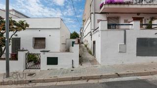 Etagenwohnung  Carrer de l'alhambra. Castelldefels (barcelona). "okupado" (no se puede visitar ni hip