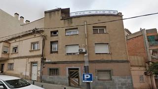 Etagenwohnung  Carrer de vidal i guasch. Barcelona. sin posesión “ocupado” (no se puede visitar ni hipote