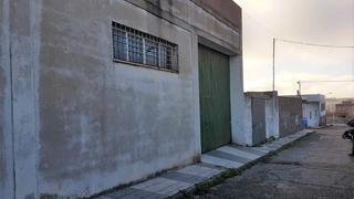 Nau industrial  Calle arroyo san serván. Mérida (badajoz). "okupado" (no se puede visitar ni hipotecar).