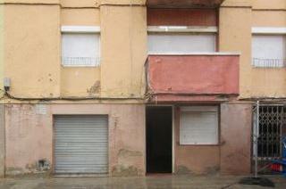Local Comercial  Carrer de pi i margall. Reus  (tarragona). "okupado" (no se puede visitar ni hipotecar).