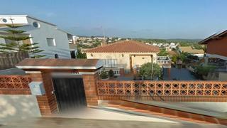 Chalet  Carrer alzines. Pobla de montornès (la) (tarragona). sin posesión “ocupado” (no