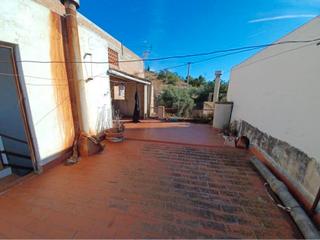 Casa adossada  Carrer de les parres. Alcanar  (tarragona ). "okupado" (no se puede visitar ni hipotec