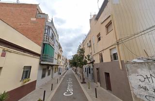 Piso  Carrer de sevilla. Badalona (barcelona). "okupado" (no se puede visitar ni hipoteca