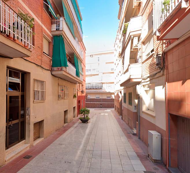 Foto 7d2e0165-7287-44a8-8274-7221bf507bbe. Local comercial (barcelona). c/ vilafranca del penedès. en Sant Joan Despí