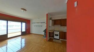 Pis  Carrer colom. Escala (l) (gerona). "okupado" (no se puede visitar ni hipotecar