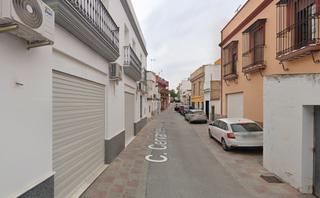 Casa  Calle cervantes. Cabezas de san juan, las (sevilla). "okupado" (no se puede visit