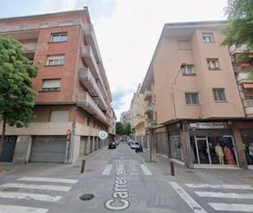 Pis  Carrer del montseny. Gerona. "okupado" (no se puede visitar ni hipotecar).