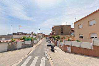 Haus  Carrer de la corunya. Sant vicenç dels horts (barcelona). "okupado" (no se puede visit
