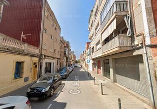 Appartement  Carrer de lleida. Sant adria de besòs (barcelona). sin posesión “ocupado” (no se p