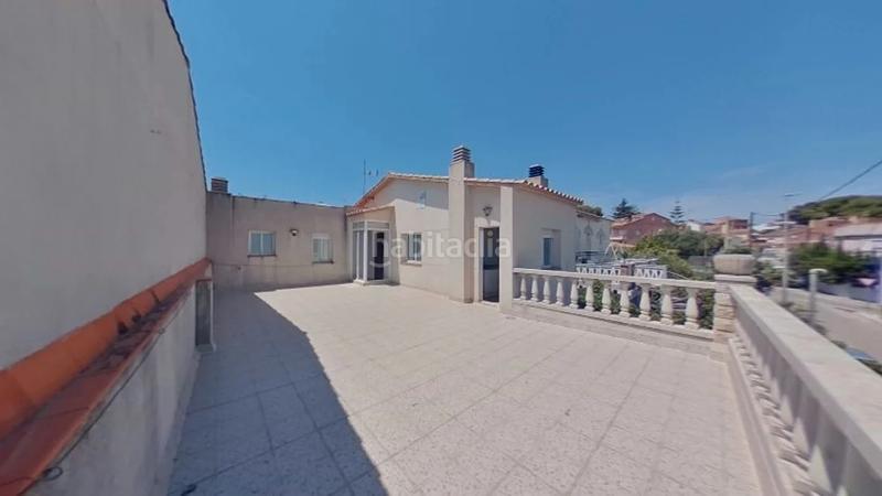 Foto bae303b0-b843-43a5-9798-d987db036202. Chalet with parking in La Collada-Sis Camins Vilanova i la Geltrú