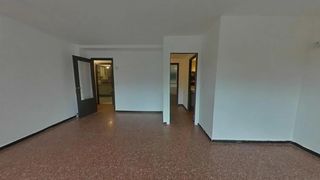 Appartamento  Avinguda del cardenal vidal i barraquer. Reus (tarragona). "okupado" (no se puede visitar ni hipotecar).