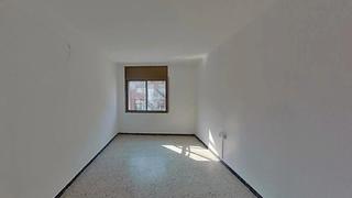 Piso  Carrer de ramon casas. Mollet del vallès (barcelona). "okupado" (no se puede visitar ni