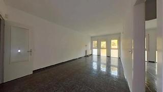 Appartement  Carrer del salze. Viladecans (barcelona). "okupado" (no se puede visitar ni hipote