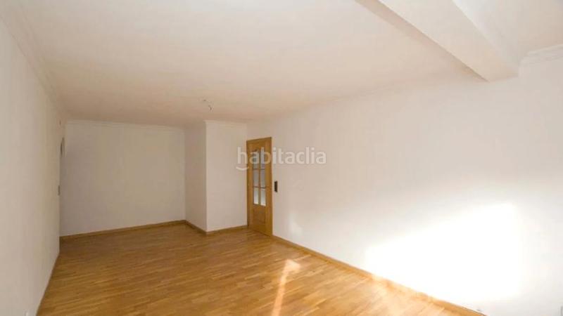 Foto df45dcf9-9477-42ef-b05a-4bf92dee5681. Pis a Centre Viladecans